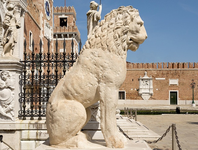 De leeuwen aan het Arsenale van Venetië