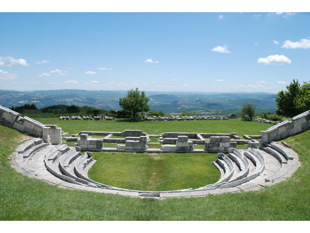 Mijmeren op ruines – het Teatro Sannitico