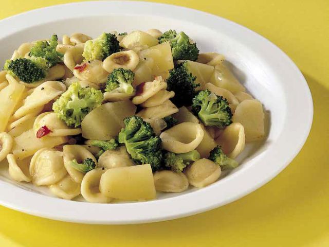 Buonissimo appetito! 24: Orecchiette con broccoli, patate e peperoncino