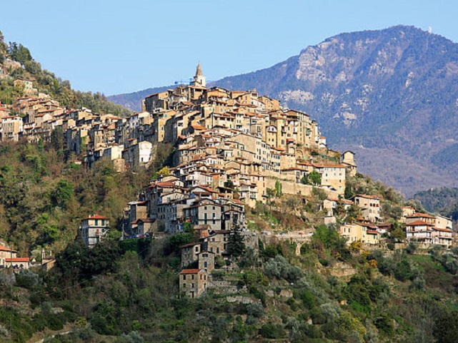 Liefde voor Ligurië: pallapugno in Apricale
