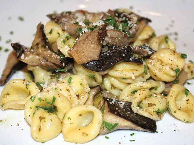 Buonissimo appetito! 107: Orecchiette di grana arso con salsiccia a punta di coltello