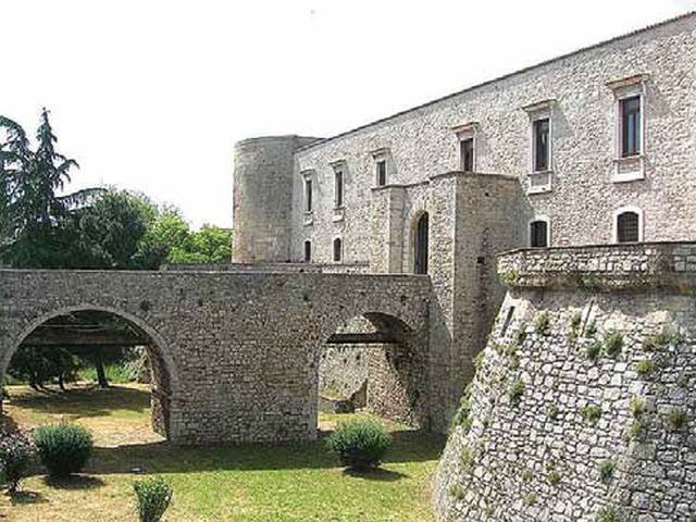 Onbekend Basilicata: Venosa, waar de draak van de heuvel is afgedaald