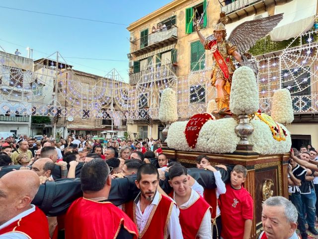 De S. Francesco Saverio en de processie San Michele Arcangelo
