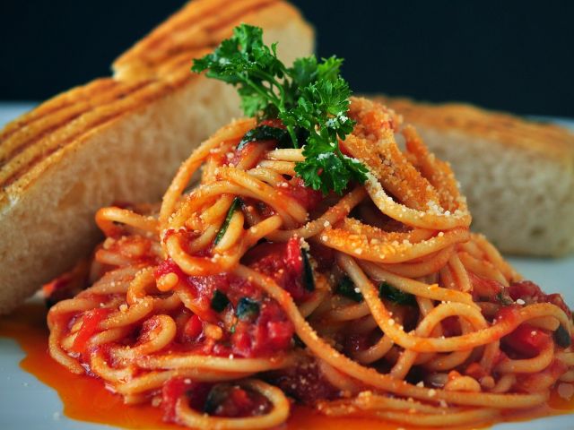 Buonissimo appetito in Estate!: Spaghetti alla puttanesca