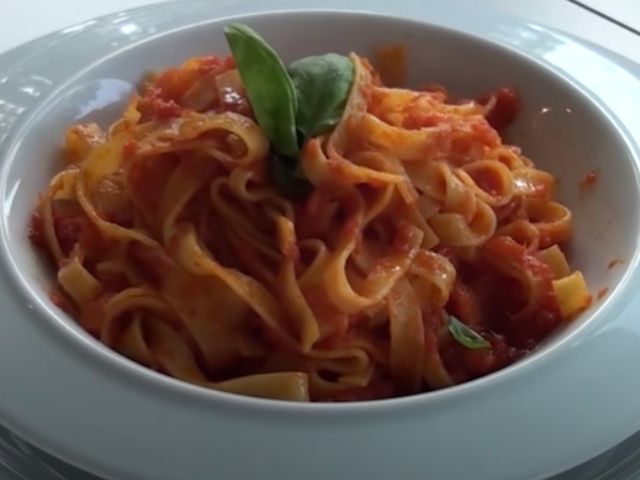Buonissimo appetito in Estate!: Tagliatelle met zongedroogde tomatensaus