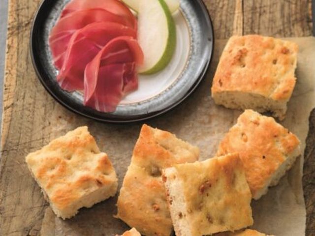 Buonissimo appetito (137): Walnotenfocaccia met rauwe ham en peer