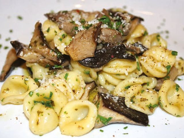 Buonissimo appetito (155): orecchiette di grano arso con salsiccia a punta di coltello