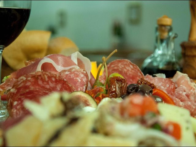Abbinamento vino-cibo (6): Hoe vleeswaren combineren – let op het zoutgehalte!